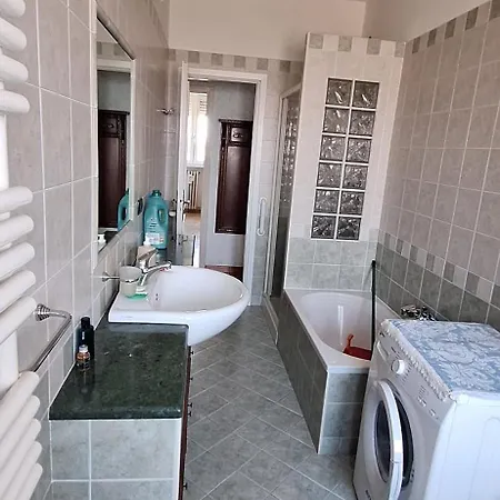 Daire Fiorella's House *